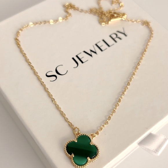 Green/Malachite Clover Necklace 14k Gold Color Chain - Picture 3 of 9